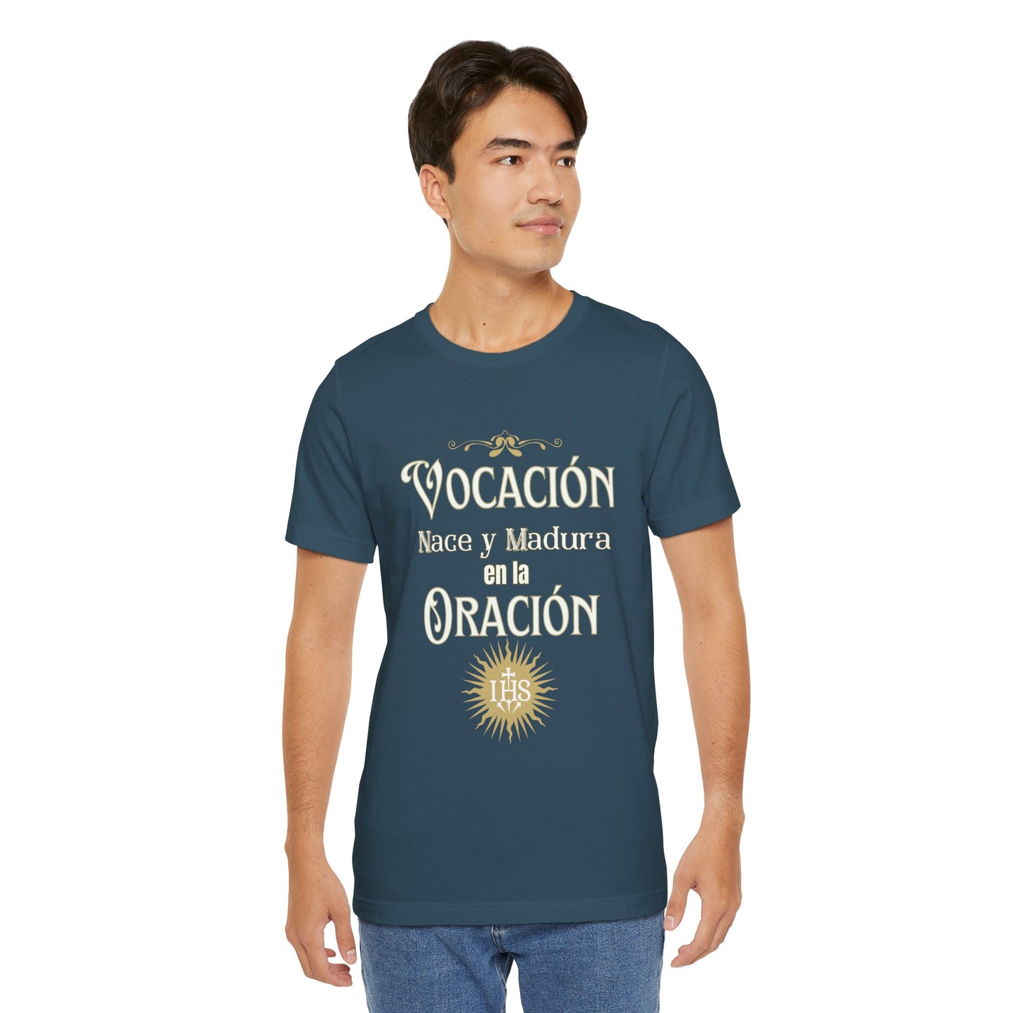 Vocación T-Shirt – "Vocación nace y madura en la oración"